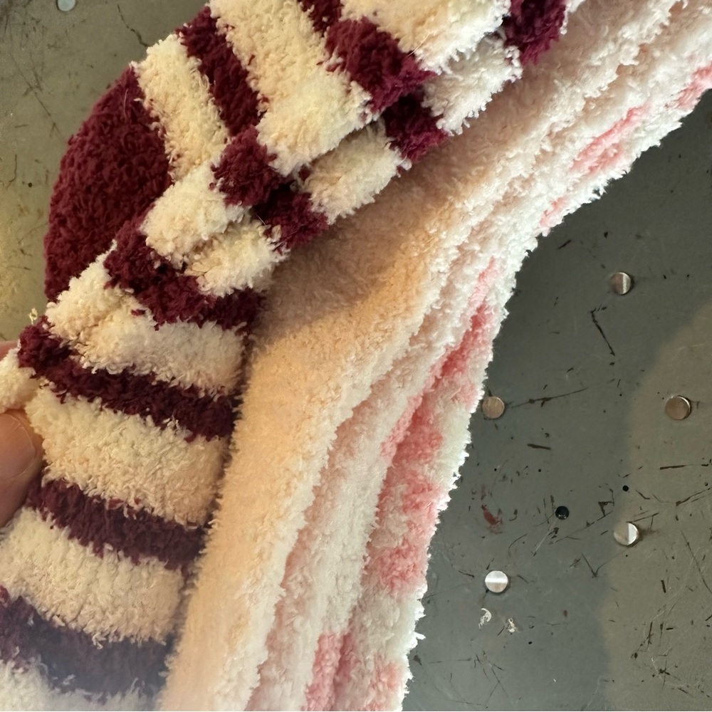 Cuddl Duds Plushfill Lounge Socks in Pink and White 3 Pair - Picture 5 of 7